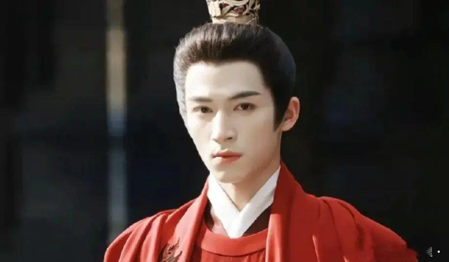 演员王星越冲上热搜！6月5日，演员王星越突然冲上了热搜，原来是他的新剧《墨雨云间