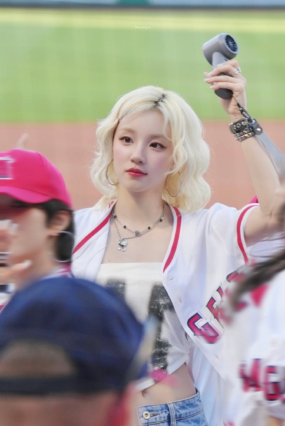 宋雨琦今天开球⚾是在美国MLB职业棒球联盟首位且唯一一位开球的中国籍女艺人，还登