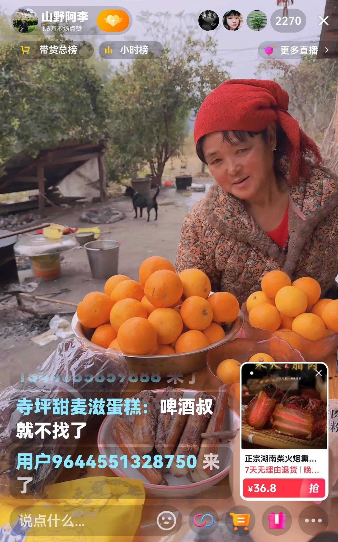 阿李直播带货，啤酒婶坐在那一脸茫然，她应该听不懂阿李在说什么，我觉得阿李不适合在