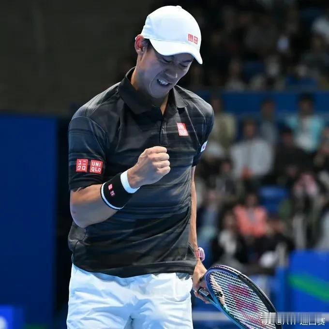 #ATP500# 东京站首轮，锦织圭击败西里奇。这是一场众人瞩目的比赛，10年前
