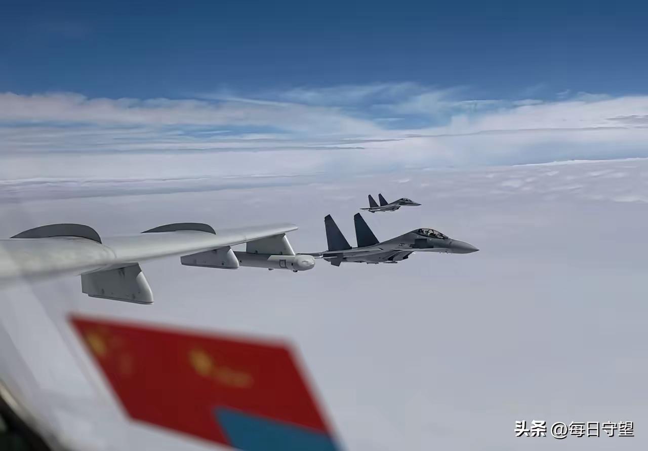 据国防部消息，6月27日，中俄两国空军在日本海、东海、太平洋西部空域组织实施第1