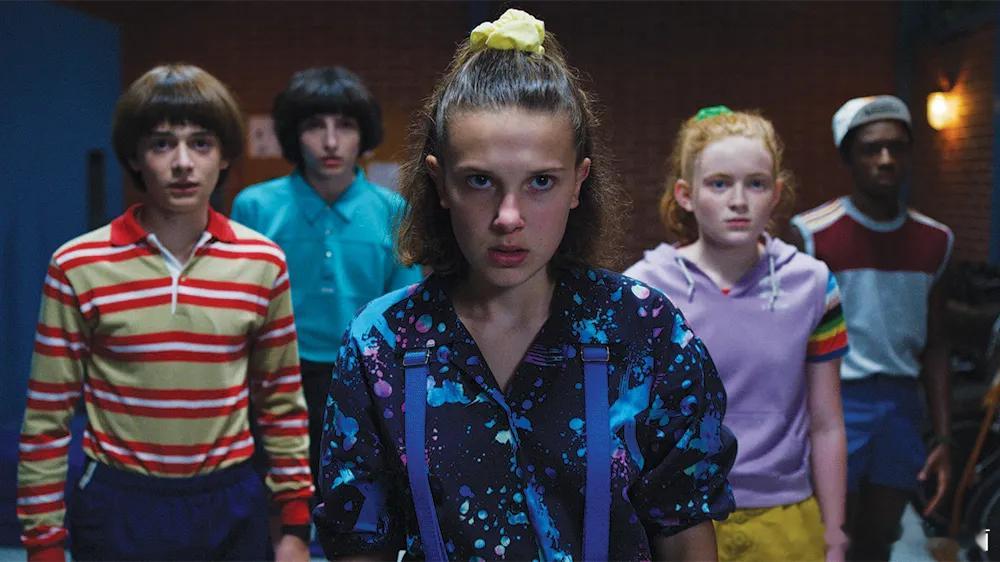 【《怪奇物语》主角团读到大结局后大哭】#怪奇物语#警长演员大卫-哈珀透露，在最终