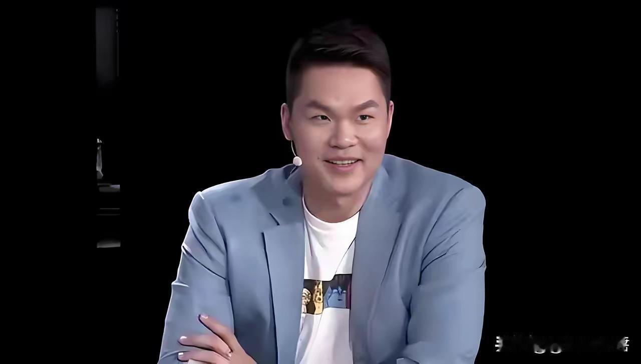广东东阳男篮已到达北京，按照CBA规定，北京北汽派中巴前去接机，身材高大的广东男
