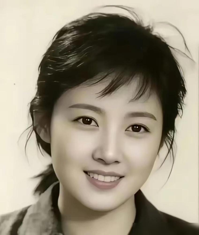 一位清秀端庄的女大学生去面试。

我真搞不懂现在有些公司招人的思路，放着专业能力