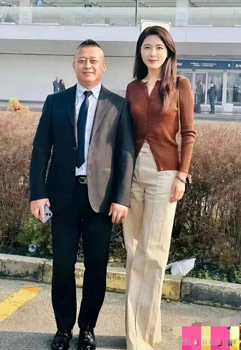 曾黎被同学保剑锋评价为“中戏两百年一遇的美人”。

在美女云集的中戏96级明星班