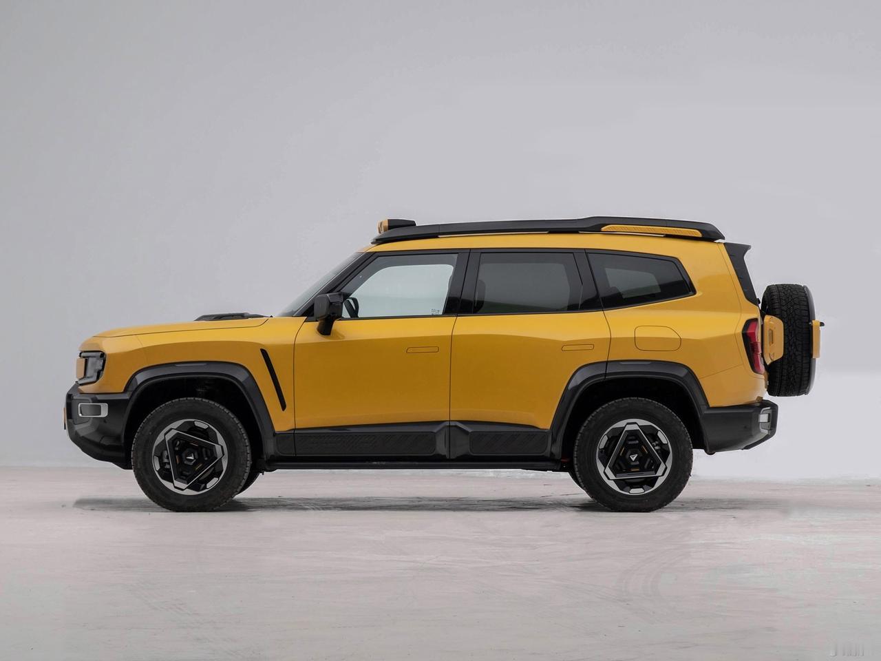 方盒子 SUV 也有高阶智驾了。
深蓝 G318 成都车展正式上市，搭载华为乾崑