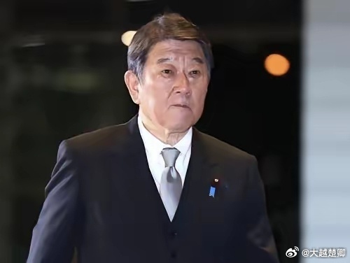 谈及所谓南海仲裁，日本外相声称，仲裁裁决是最终裁定结果，对争议当事国具有法律约束