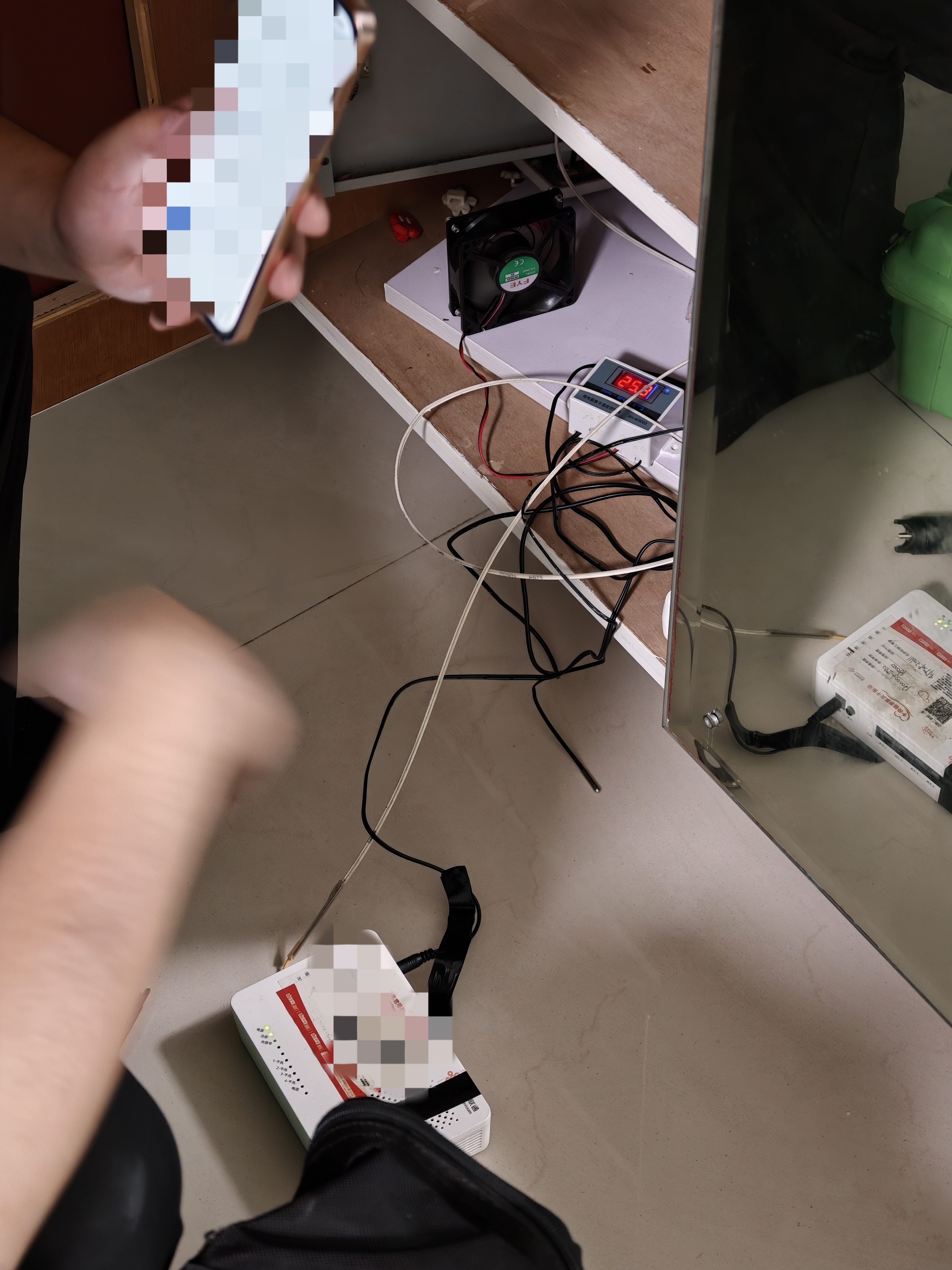 改了桥接只要负责收光信号的光猫，不用拨号不用开无线，还拿个风扇伺候着了竟然还坏了