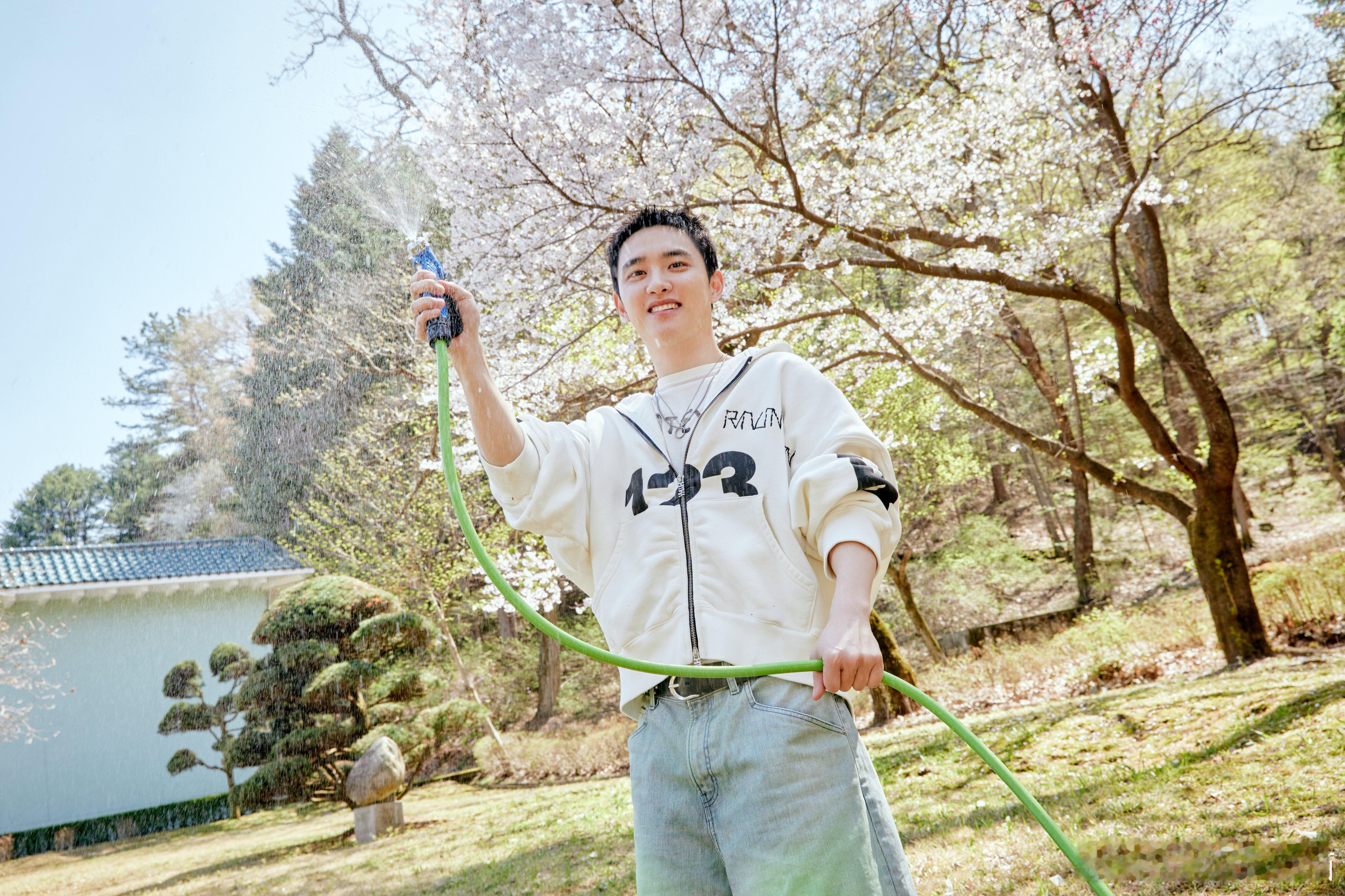 EXO初雪解冻中能跟着初雪副歌全程跟唱的怕不是可获得 honorary EXO-