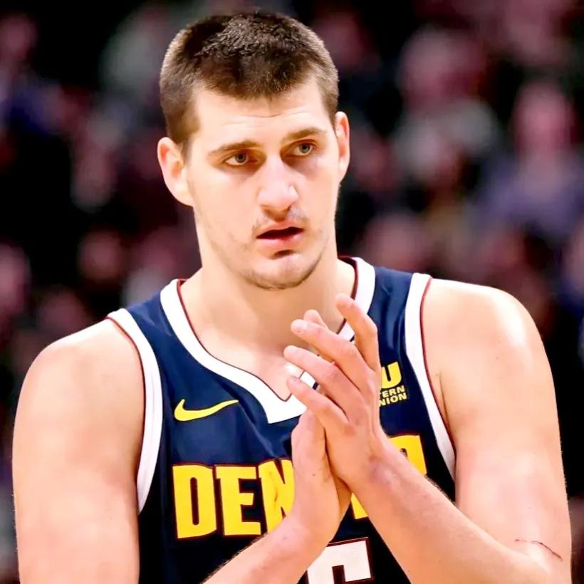 NBA现役球员中，能够单换尼古拉-约基奇的男人，仅有以下五位：

1、斯蒂芬-库