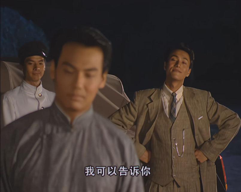 金燕西这里的表情挑衅味满满，故意当着欧阳的面说自己喜欢冷清秋，没错，他是喜欢冷清