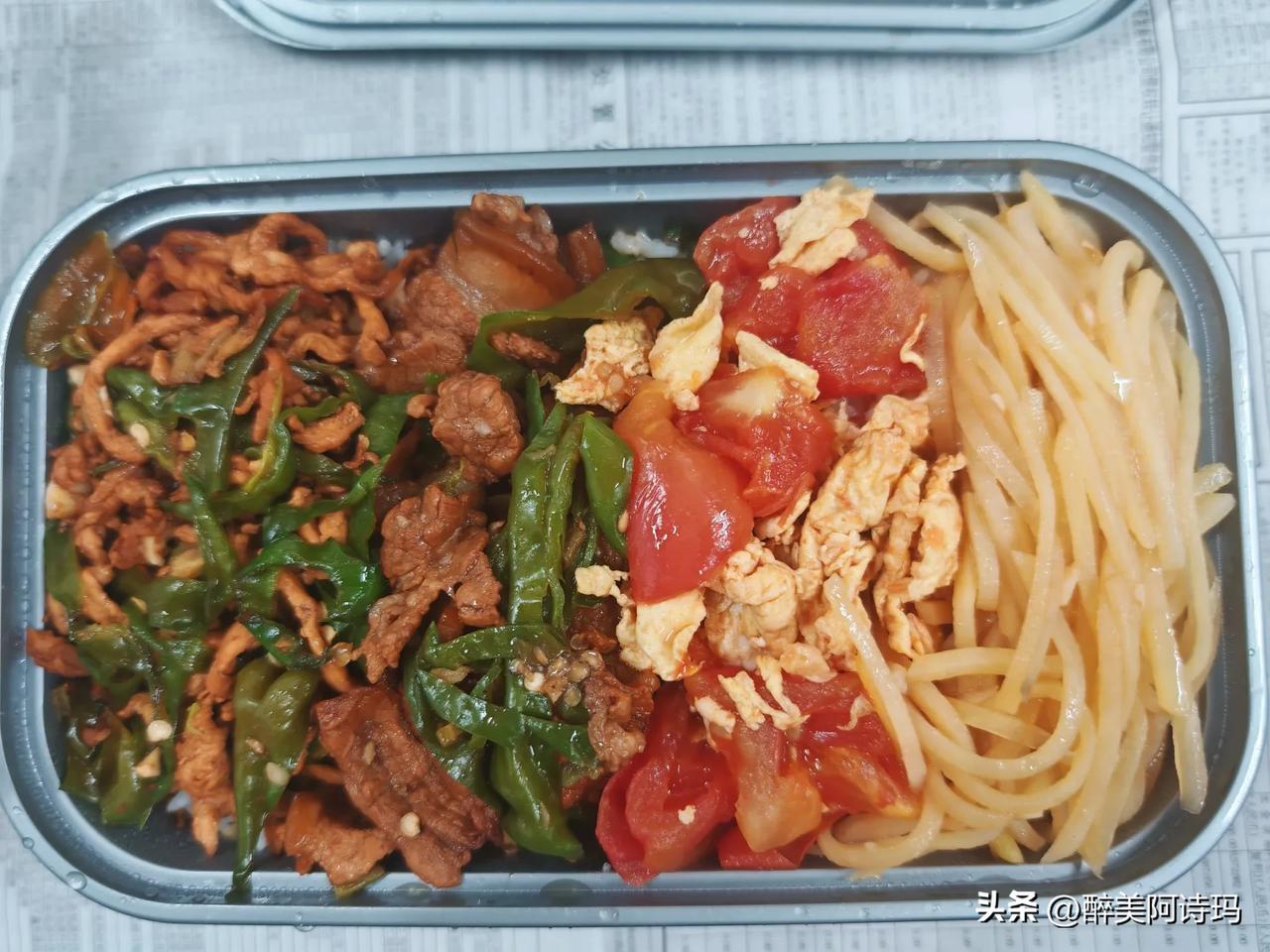 晚上老盒饭走起！

今天厂里值夜班，食堂的饭菜难以下咽，就不考虑了，在各大平台觅