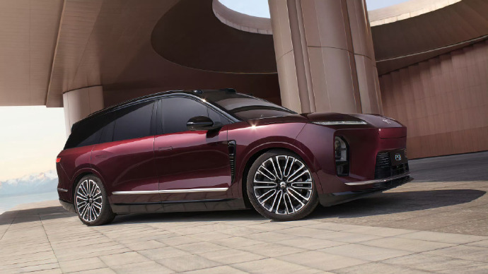 蔚来全新 ES8 推出专属 M42 星云红，气场与气质双双在线 