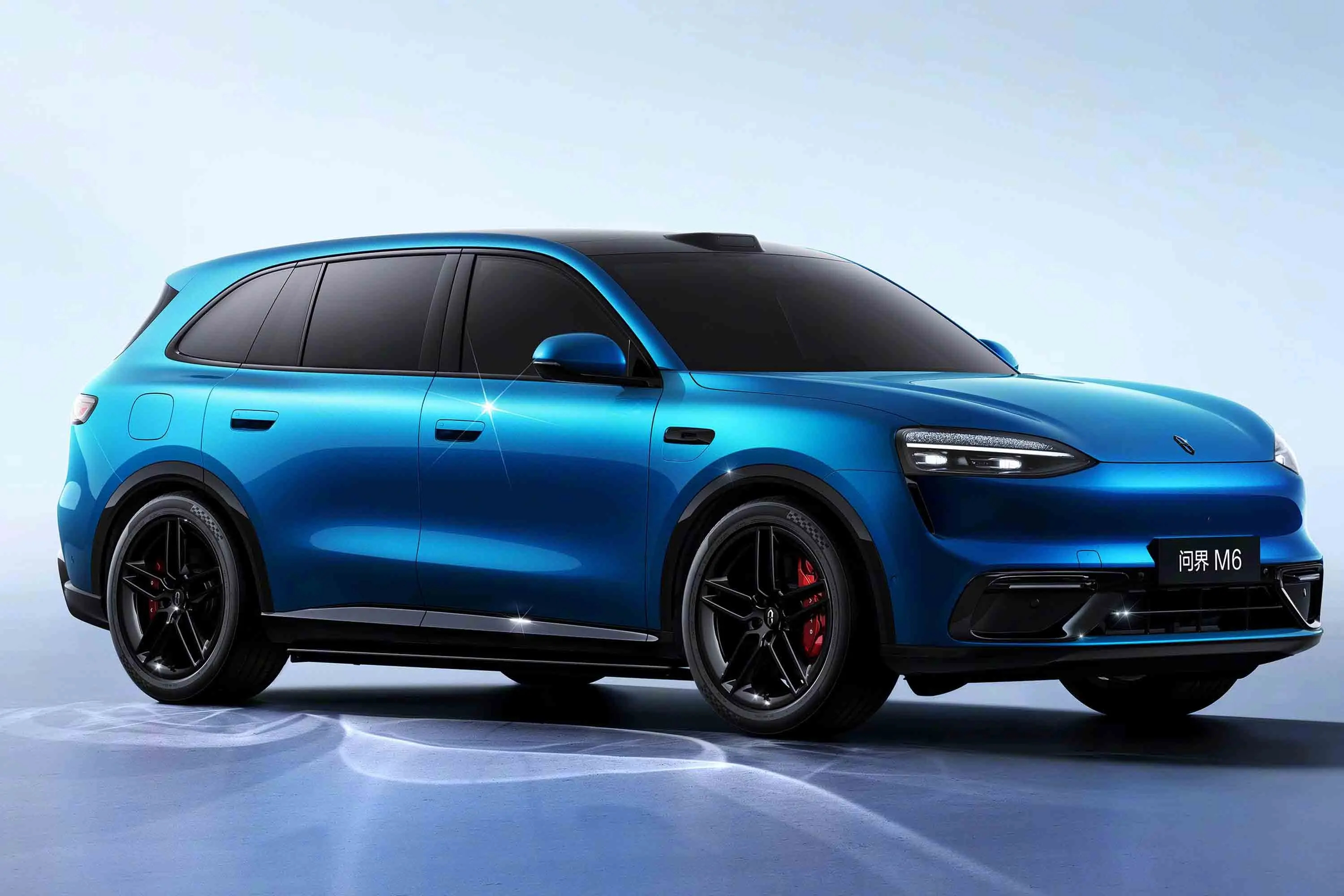 看到问界M6开启预售的消息，顺路去线下门店静态体验了一圈，真心觉得它能拿下这么爆