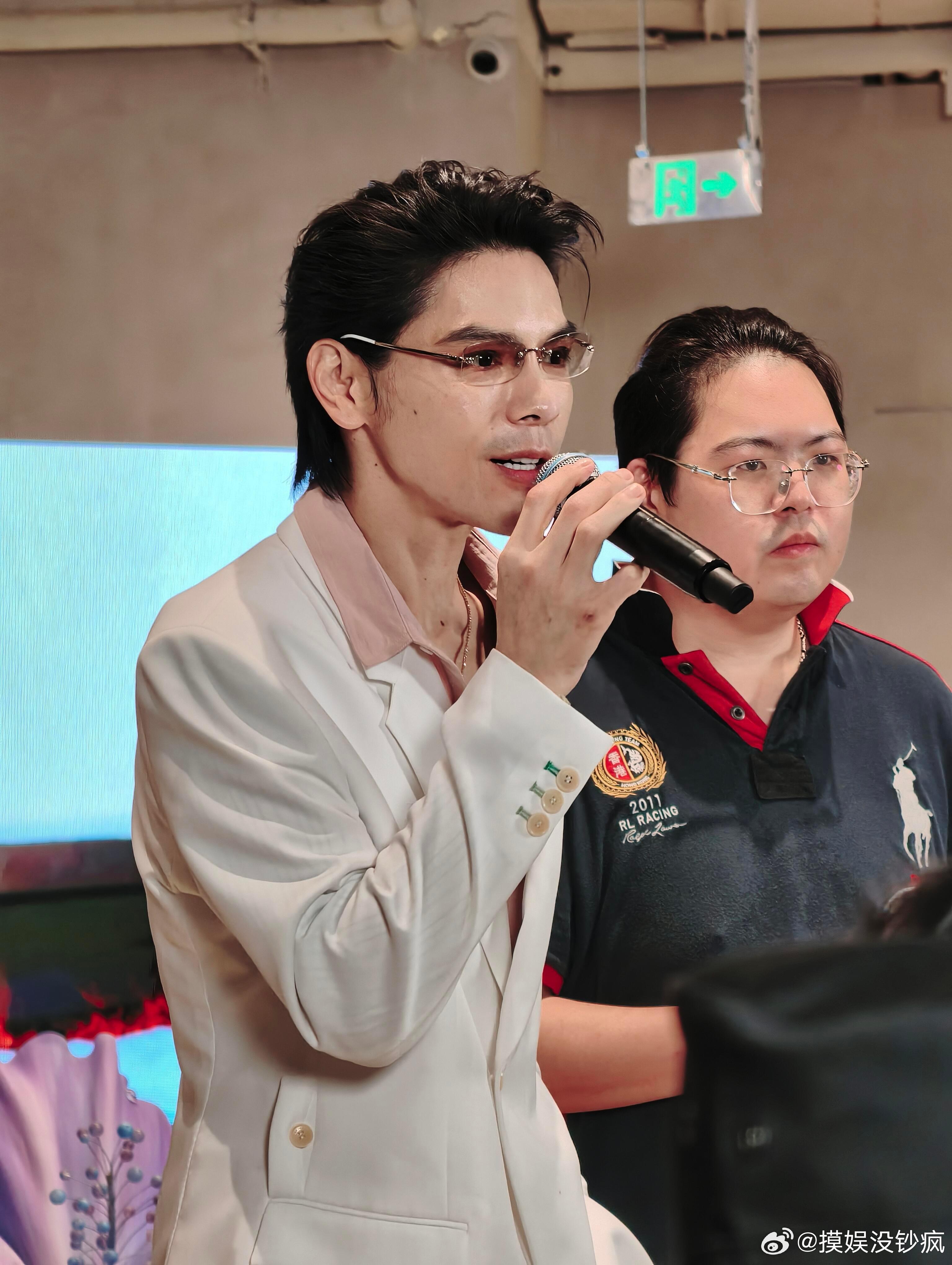 向佐向佑粉丝见面会150个保安向佐粉丝见面会挤满了人向佐向佑粉丝见面会直接挤爆商