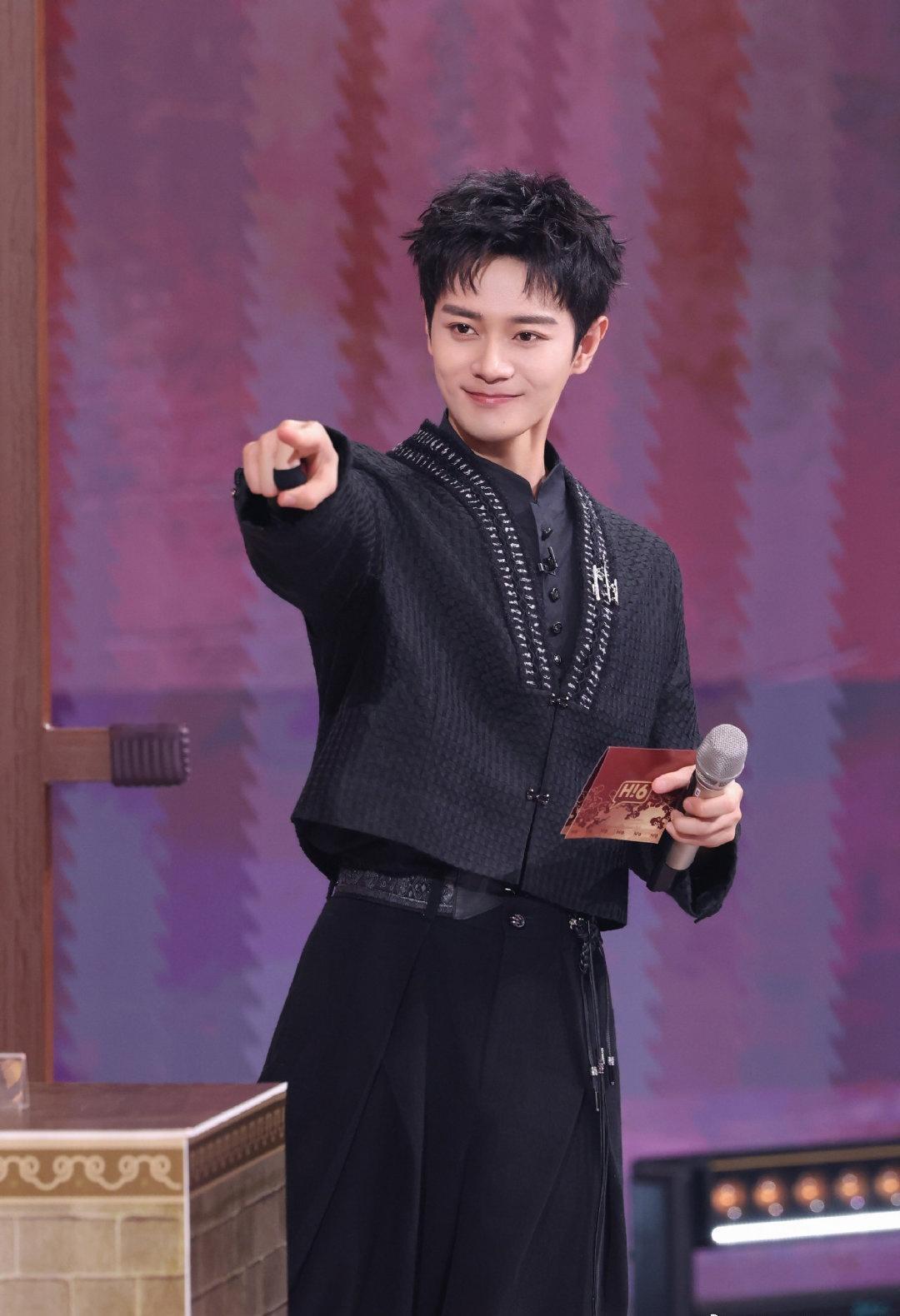 多年沉寂从不是摆烂😊😊😊😊而是曹骏的“演技充电期”——默默扎根沉淀、死磕