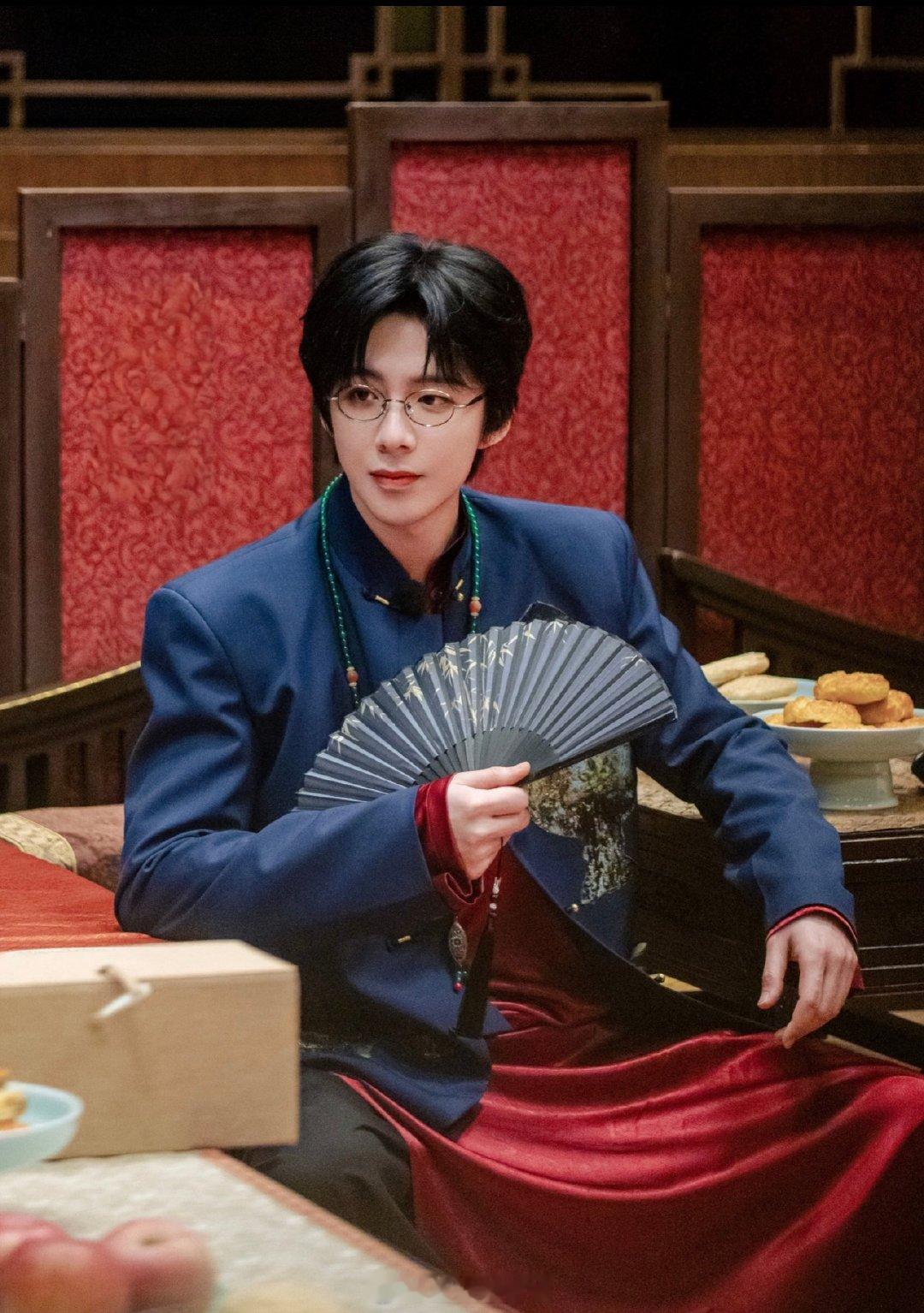 刘宇宁京东新衣 衣服是无声的见证者。就像刘宇宁，从最初到如今，每件衣衫都承载着一