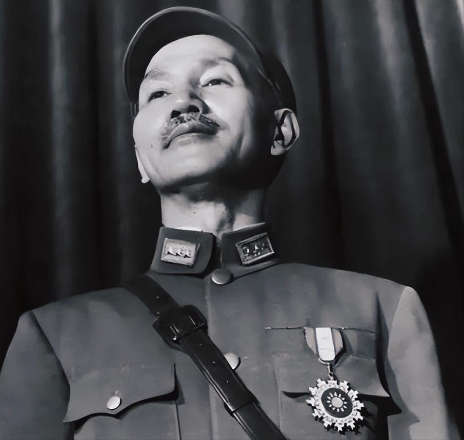 张学良被软禁54年，一共花了多少钱？蒋介石看到账单直说“娘希匹”！

张学良从1