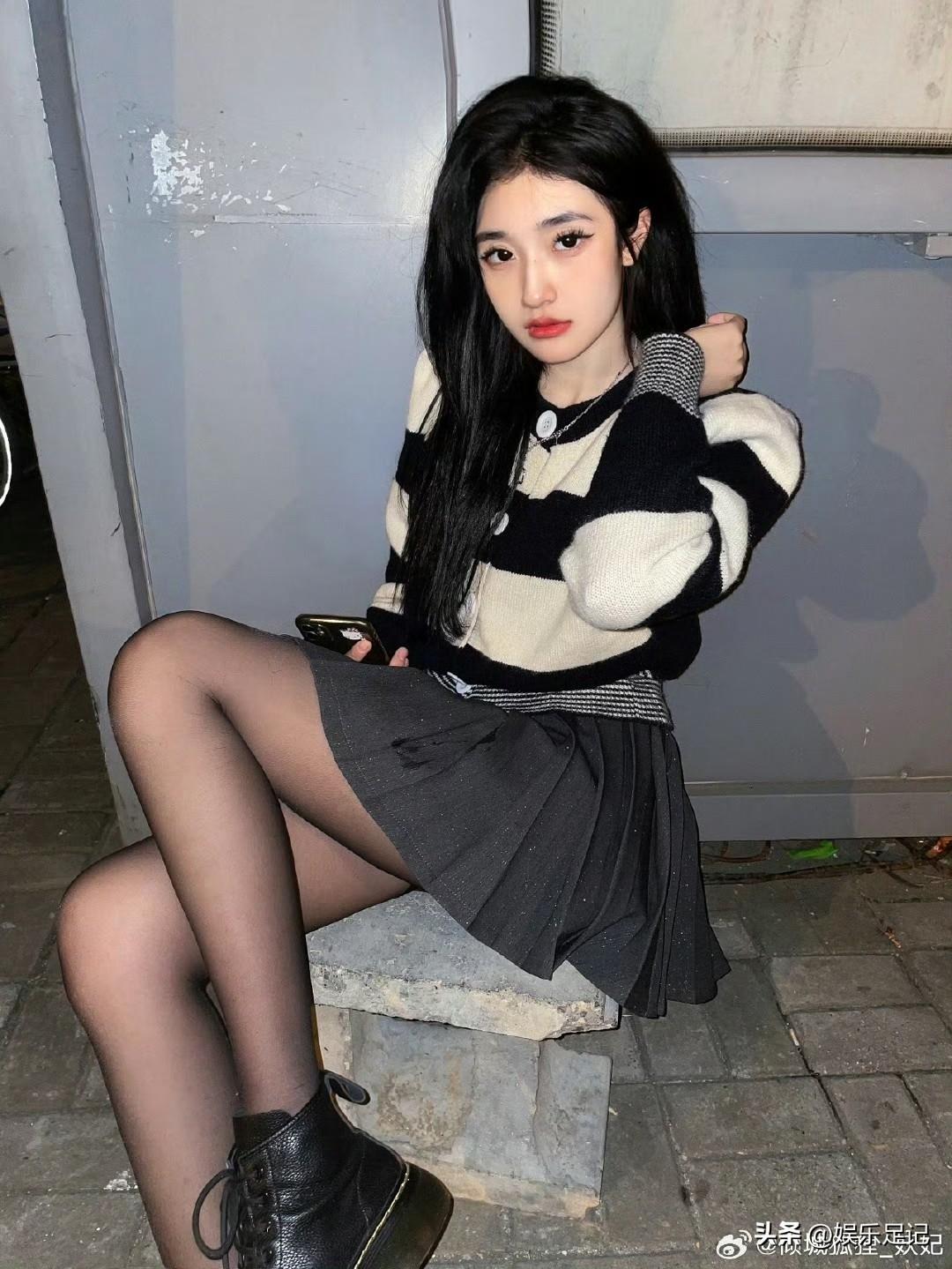 没有什么是黑丝解决不了的事[爱慕][爱慕]