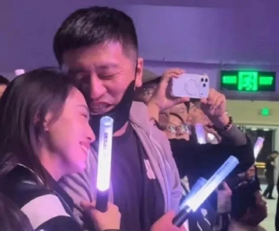 张雪峰妻子曝张雪峰立过遗嘱了曝张雪峰遗产由女儿单独继承 遗产全部给女儿单独继承了