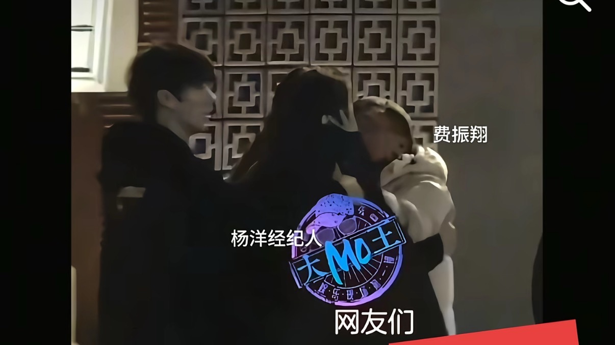 杨洋新剧男导演亲了杨洋的男经纪人 