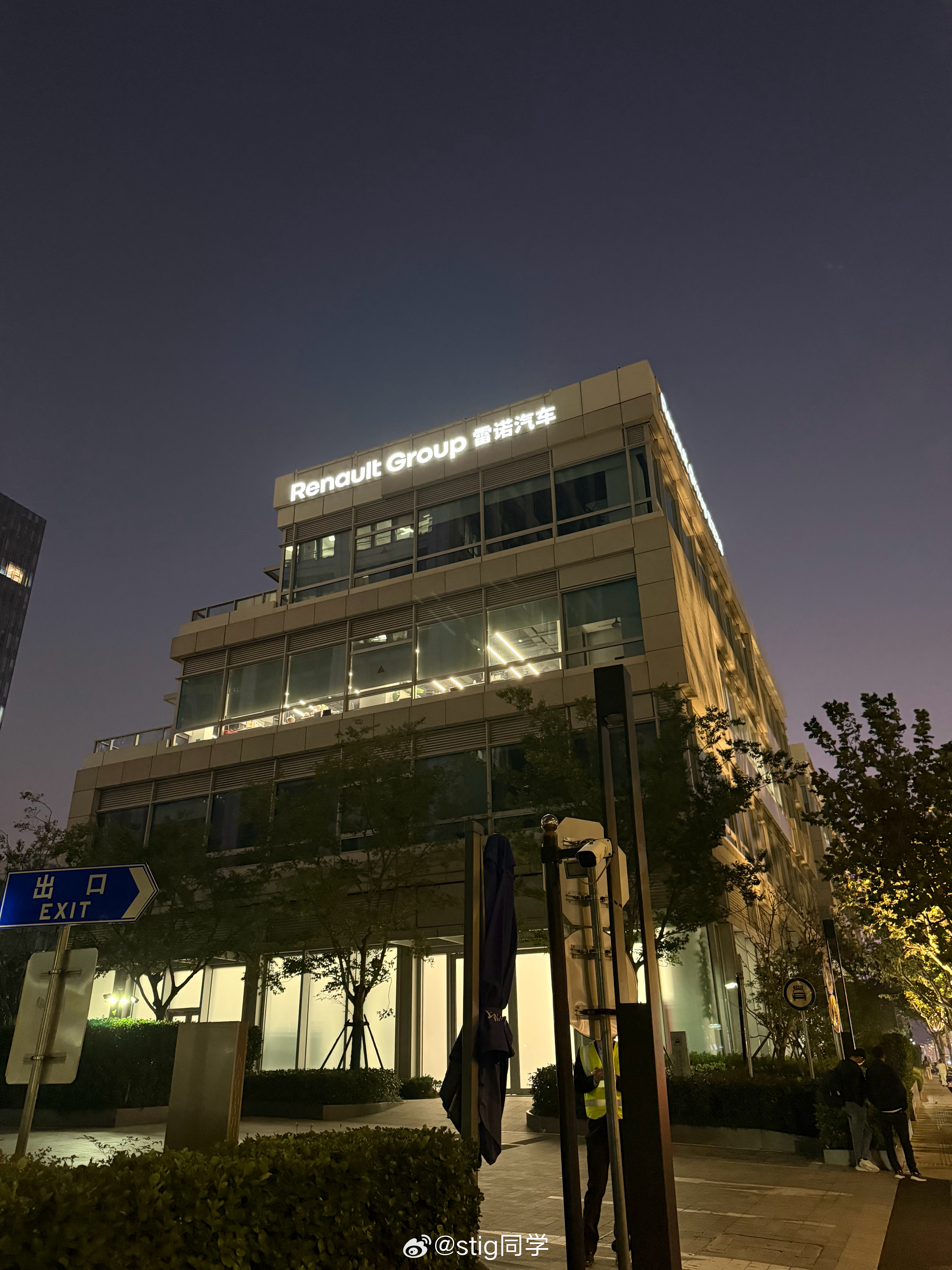 原来雷诺的办公室在西岸啊 ​​​