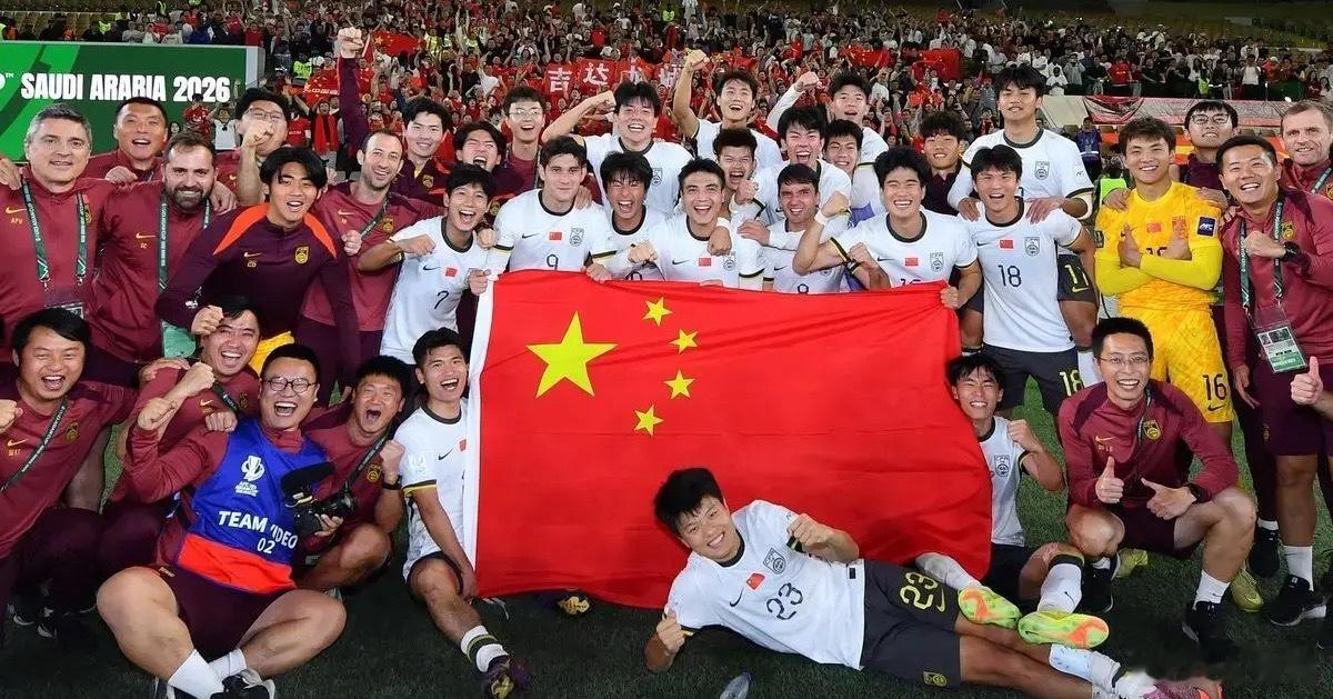 U23国足上新闻联播了中国足球难得吃回饺子过个春节，上央视太正常了，但凡有这种级
