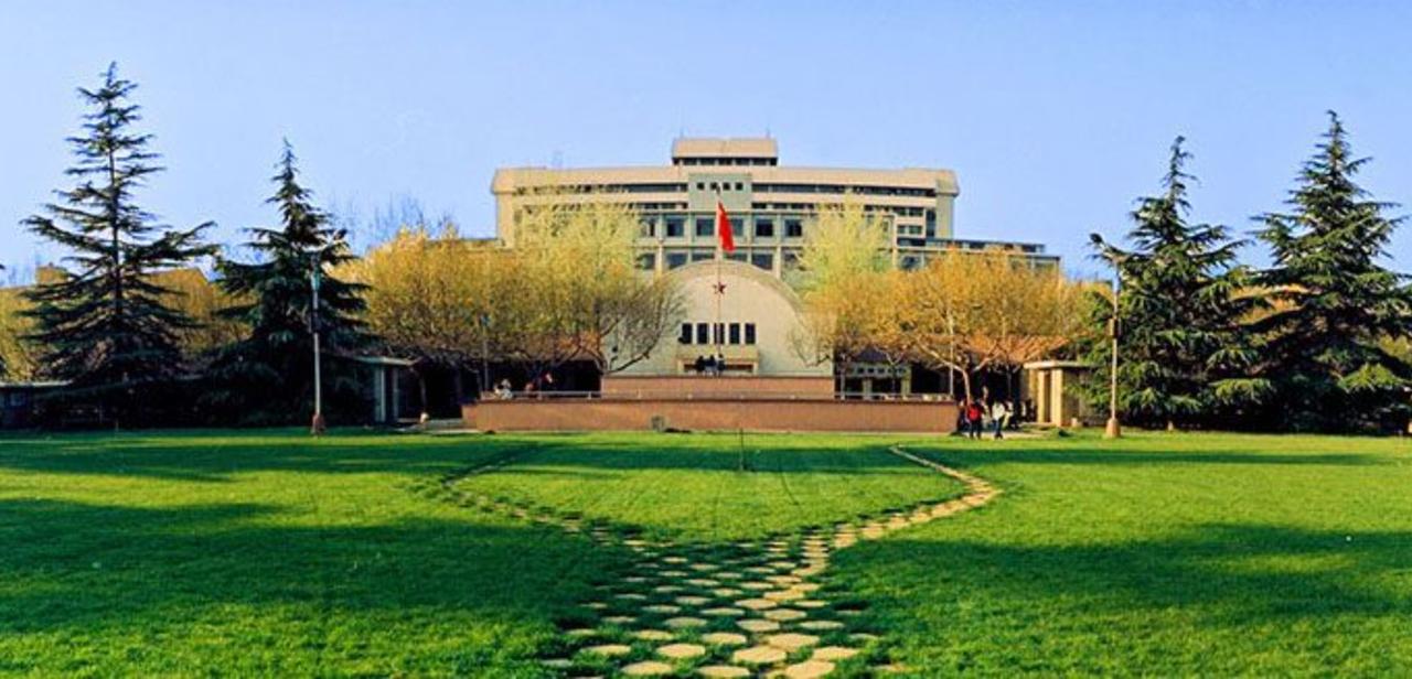 上了大学并不等于进了保险箱，即便曾经是学霸，放松了学习仍会挂科。
录取即将开始，