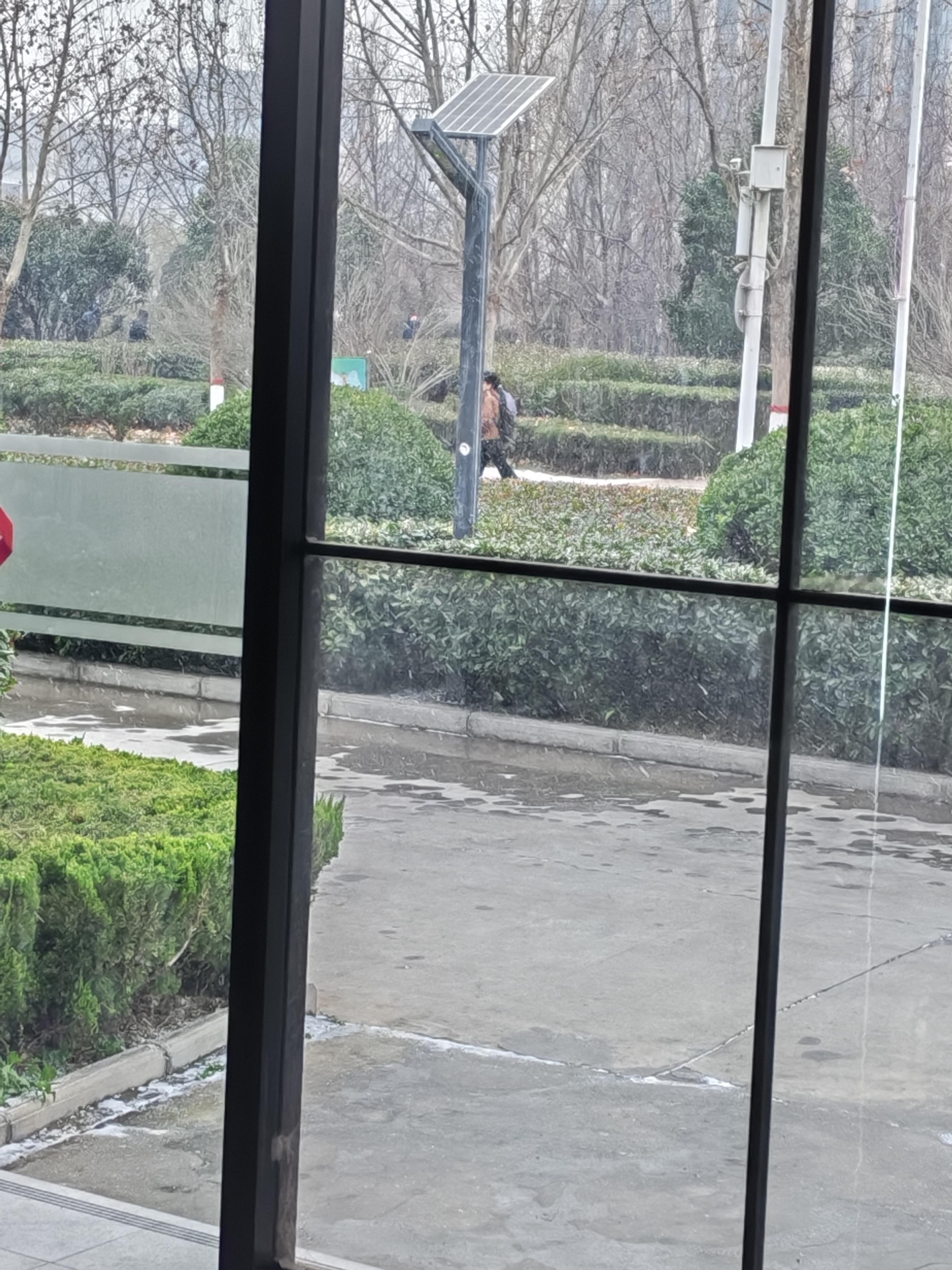 初雪降临在你的生日😭 