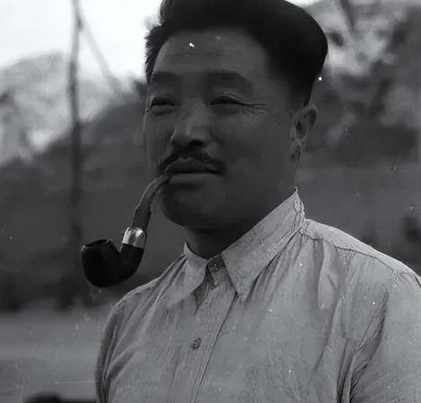 1963年贺龙独子没考上清华，找到父亲帮忙，贺龙：我去清华找个人。 
 
贺鹏飞