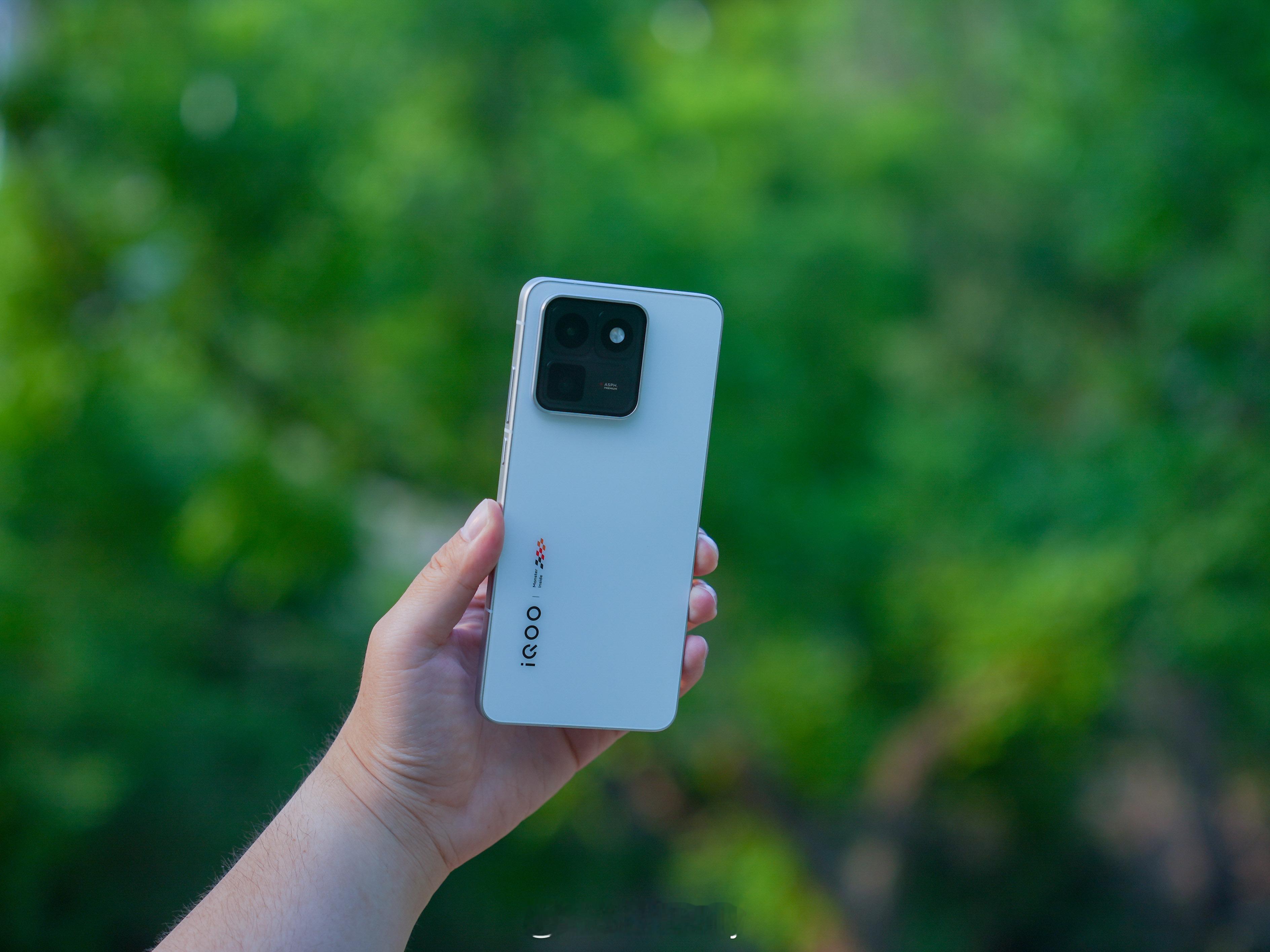 iQOO15T 真机实拍！新一代露营神机登场，先赏外观。搭配iQOO Pad6 