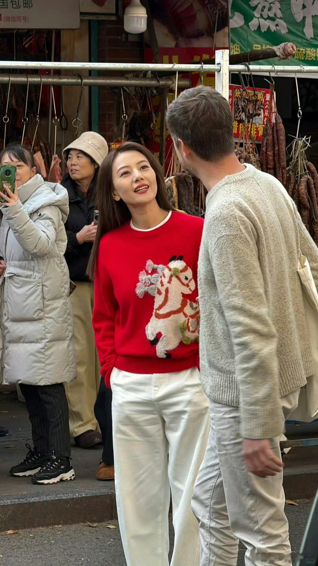 高圆圆 综艺替身我的关注点是：那替身跟明星一模一样的衣服，替身是跟明星共穿同一身