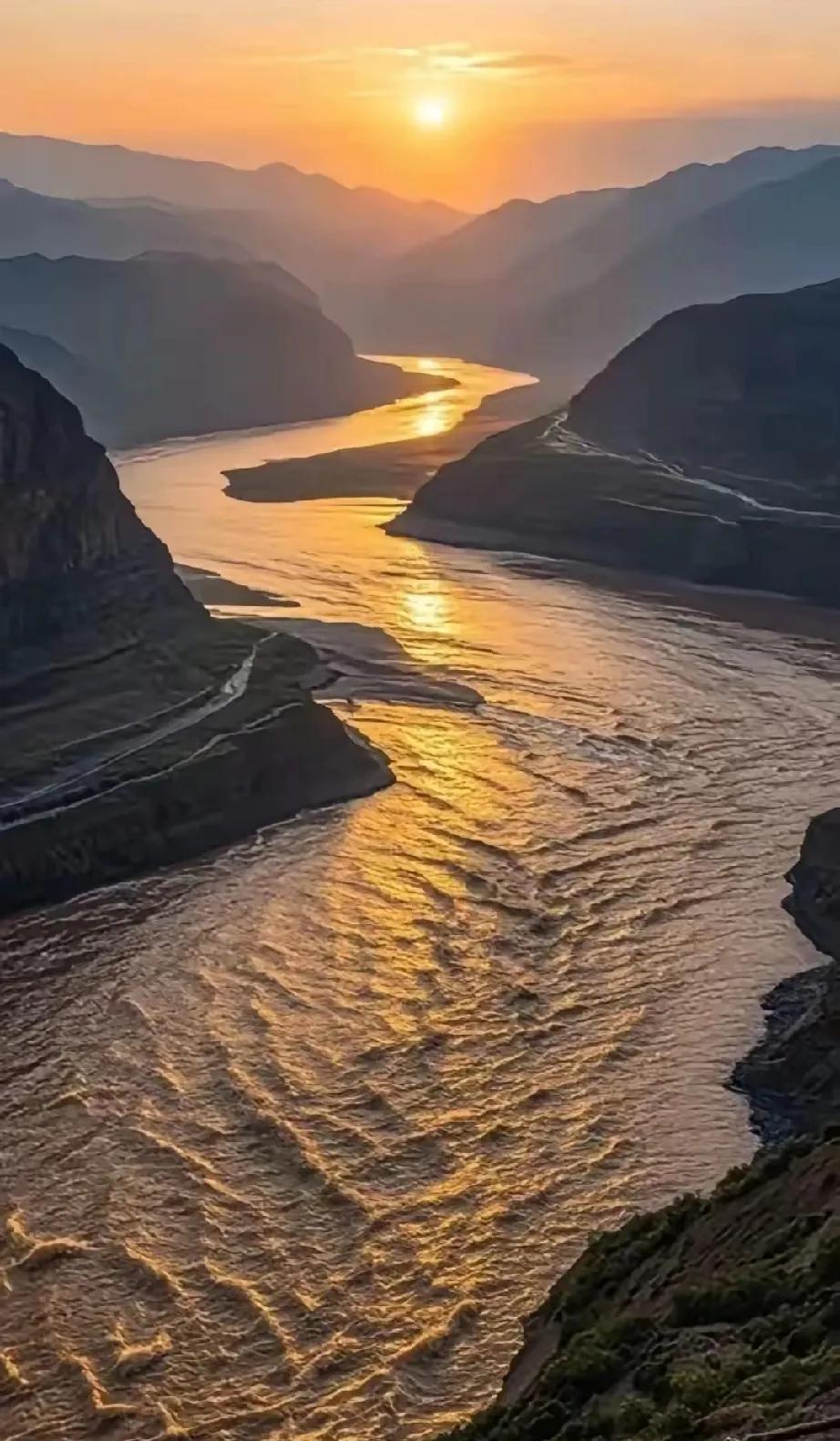 上联：岁月流淌时光好；
下联：？？？