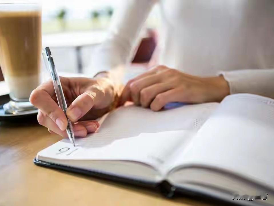 “书山有路勤为径”是大家耳熟能详的上联，它鼓励人们在知识的山峰上，以勤奋为路去攀