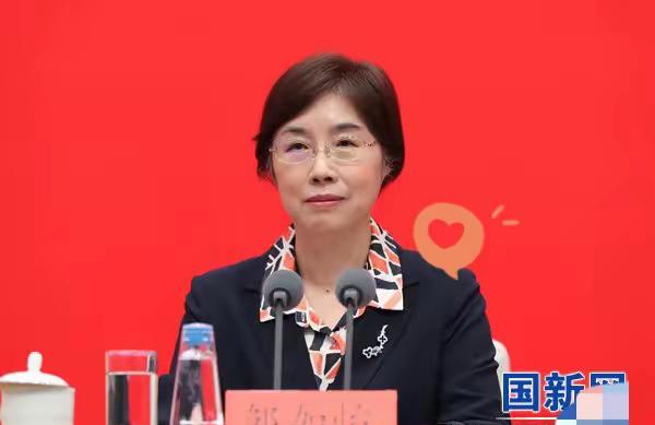 亚投行换帅太提气！邹加怡接棒金立群，网友盼的从来不是换个人，而是把跑偏的贷款逻辑