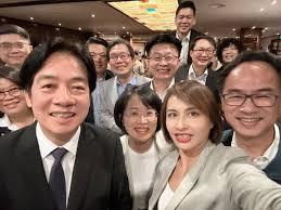 赖清德众叛亲离？
今天，高雄市的民代邱议莹也反水了
说民进党应该深刻反思
到底施