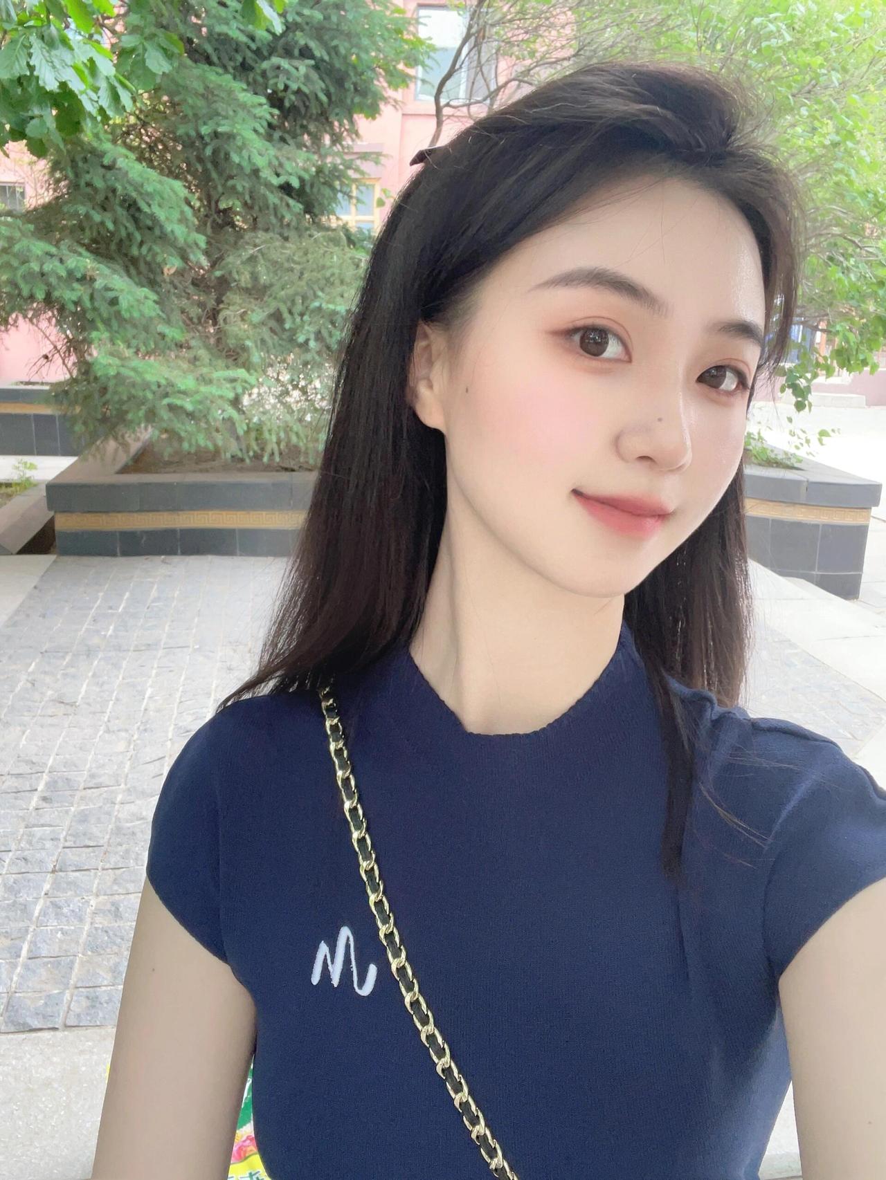 相亲对象发过来的生活照，娶她要准备多少钱彩礼