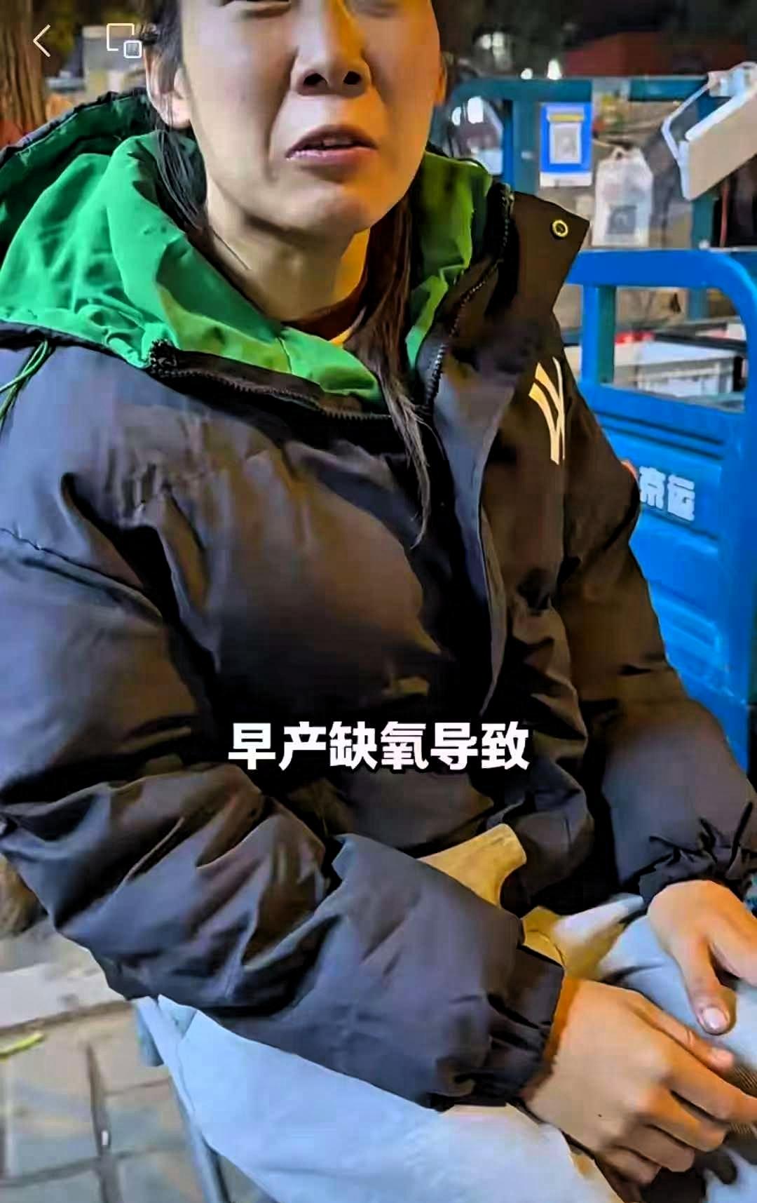 山西太原一男子深夜在档摊买香蕉，转账60000元，男子竟说，没转错！
 
太原深