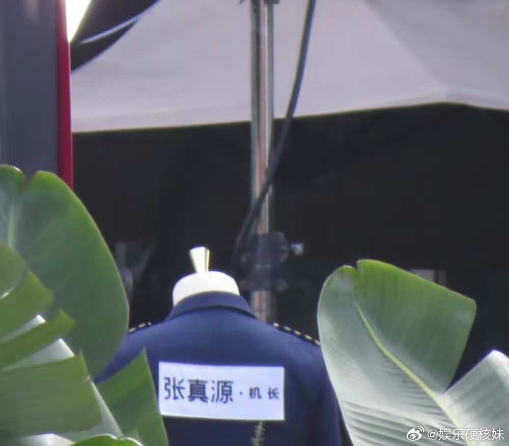 张真源机长2.0带着白月光皮肤在《奔跑吧》返场了！期待值拉满，奔跑吧你是懂制造惊