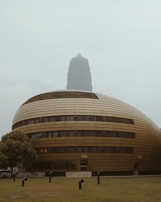 台湾艺人刘乐妍在郑州的主播之路，那真是越走越有奔头。2月10日小年夜，她连夜从浙