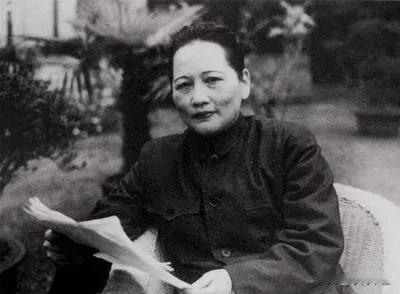 中国第一家族！孙中山先生的夫人也就是宋嘉树的二女儿宋庆龄，以及蒋介石的夫人宋美龄
