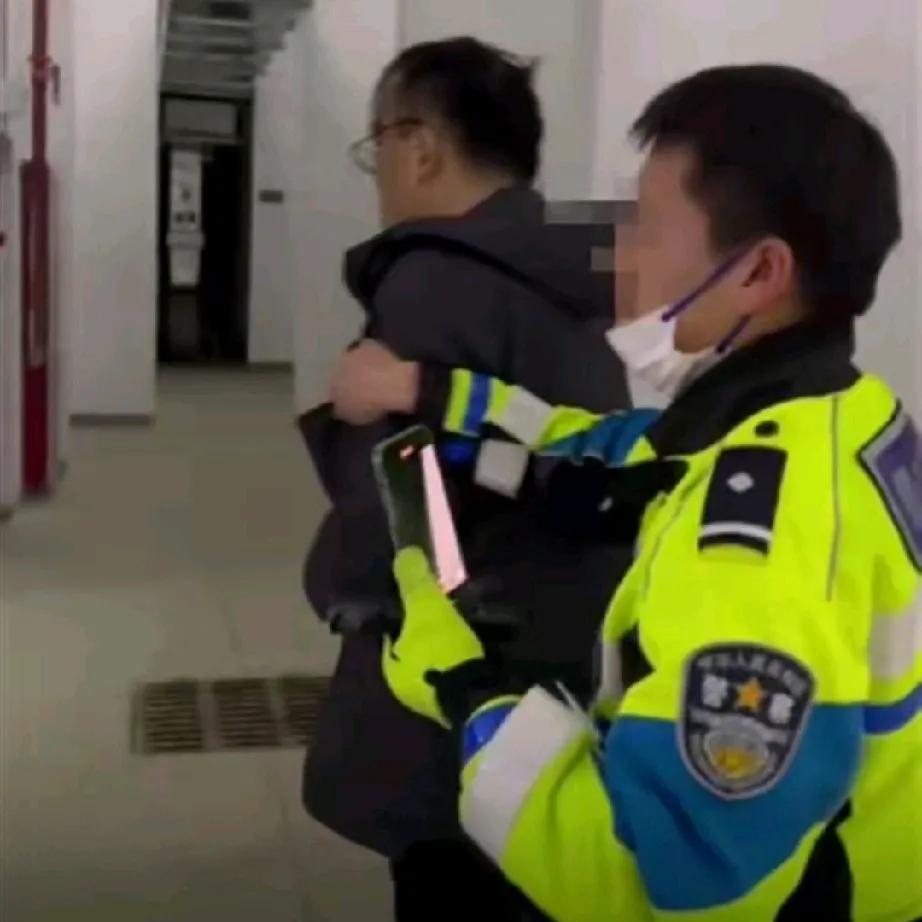 套牌镇长打人：权力不应成为脱缰野马

在社会的秩序之网中，每一个行为都像是一根丝