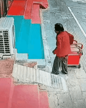 你信不信，如果触电了，她一定会赖上这家子