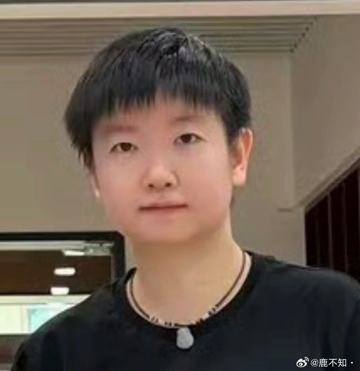 嘬嘬嘬 孙颖莎新鲜合照