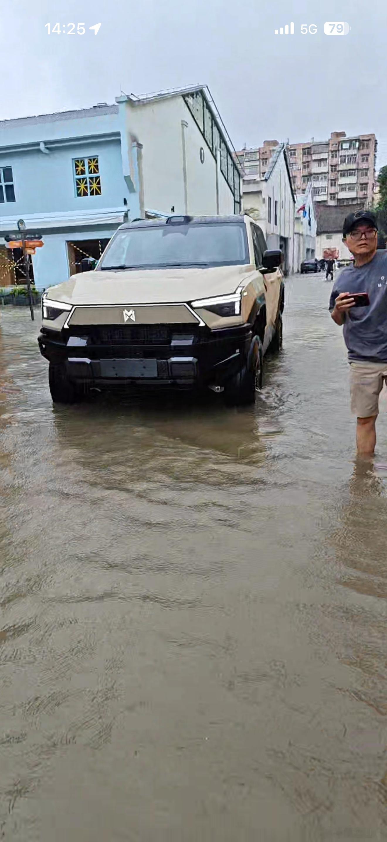 台猛士真的提得及时，抗洪一流！ 还有25kW发电功能 ​​​