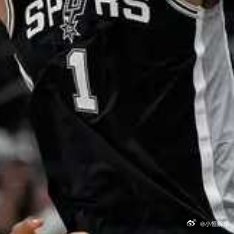 NBA季后赛继续进行，圣安东尼奥马刺队挽救赛点拖入抢七。文班亚马得到28分和10