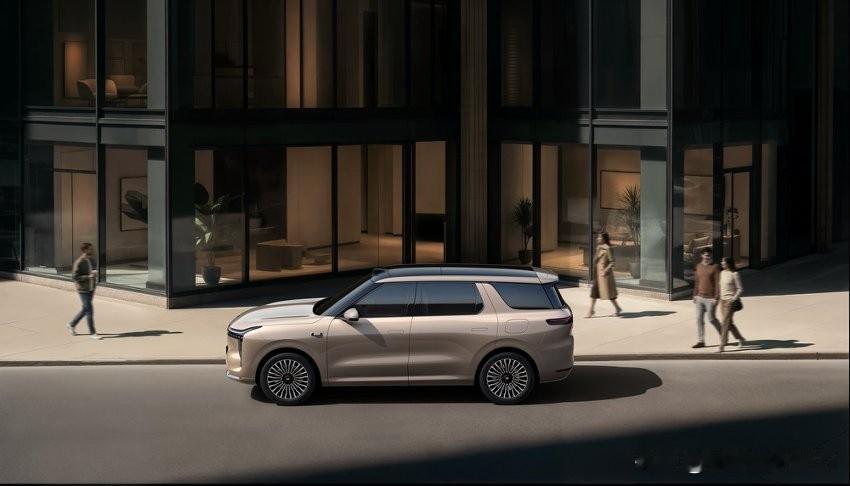 品鉴25万级智己LS8旗舰实力智己LS8的交付现场，气氛特别热烈。不少用户都说，