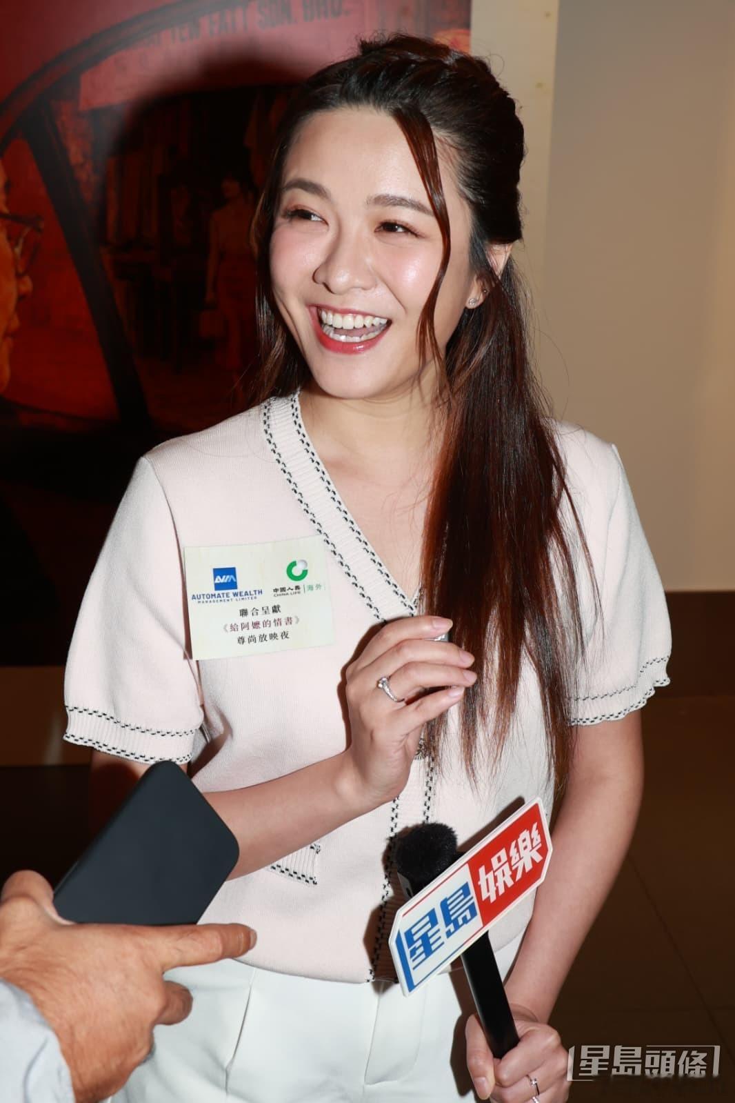 江嘉敏 【星岛娱乐】给阿嬷的情书丨江嘉敏怕喊到妆融带齐纸巾口罩入场、庞景峰、黄嘉