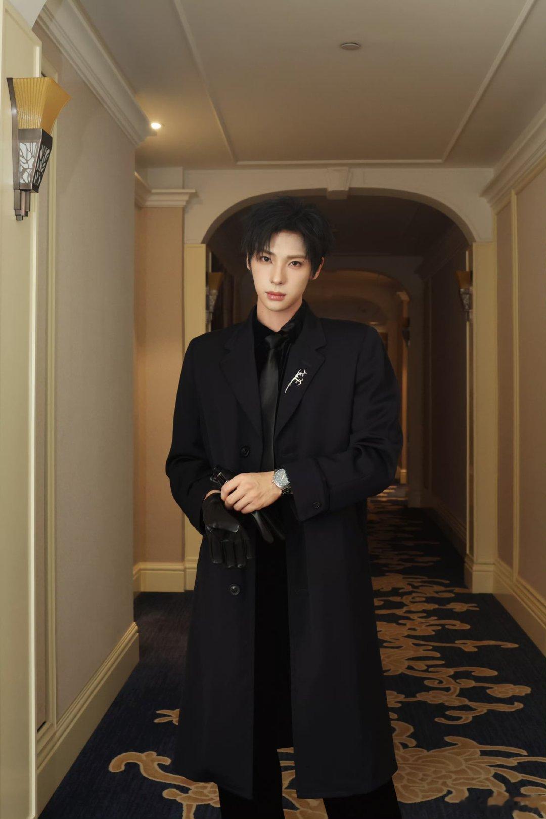 颜安文荣奖造型颜安上班打卡ootd 快来参考颜安ootd！ ​​​