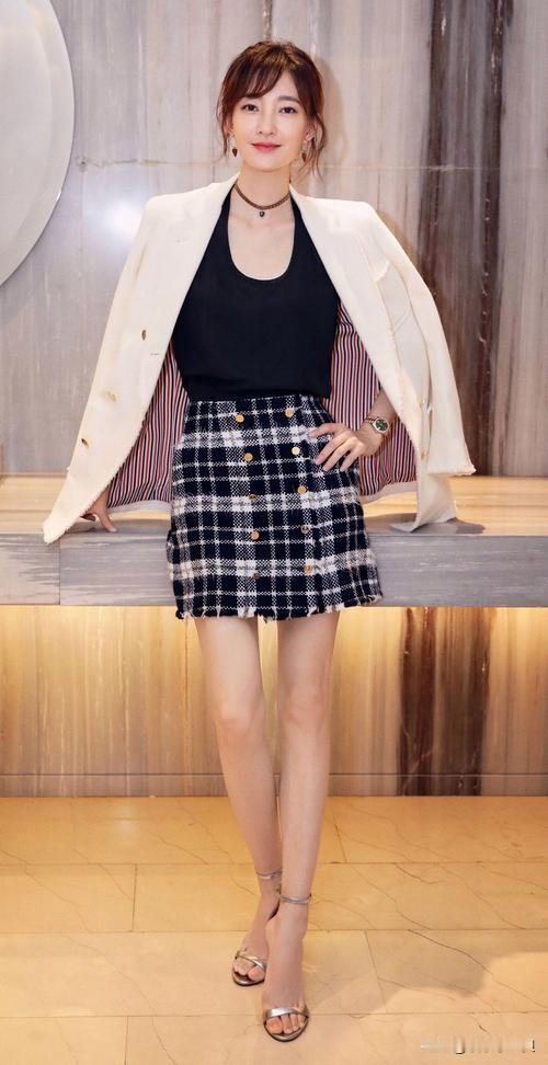 王丽坤的玉足超级漂亮，好干净。